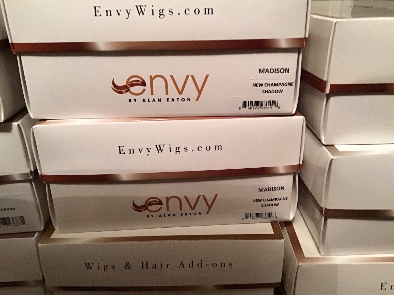 NEW IN BOX BOBBI Wig by ENVY NEW PLATINUM SHADOW Lace Front Mono GORGEOUS