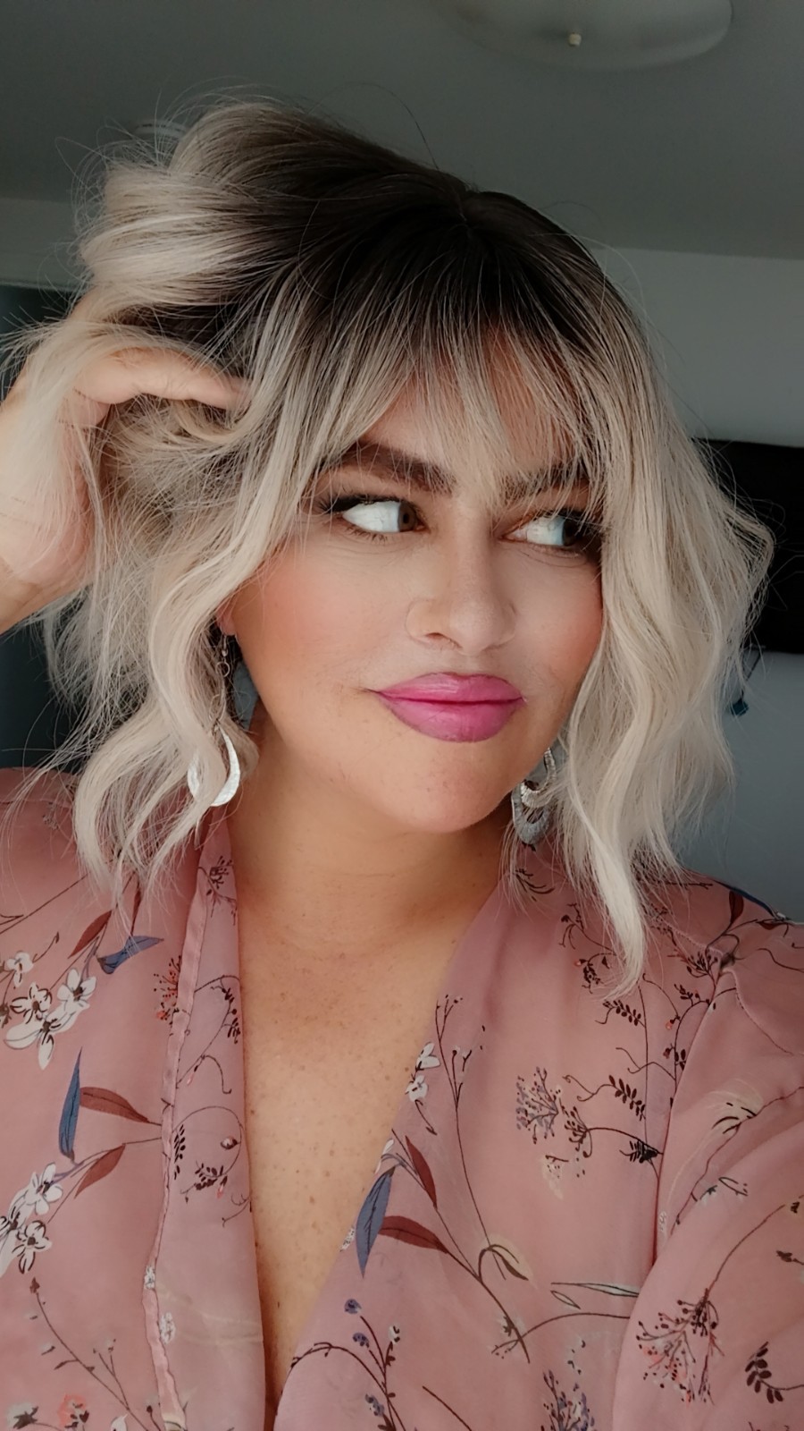 Lace Front Wavy Synthetic Wig Platinum Blond Dark Roots Bob 1-10in Women’s