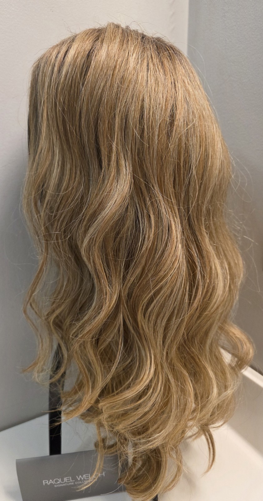 Raquel Welch Day To Date Wavy Synthetic Wig SS Wheat Medium Classic Cap Layered