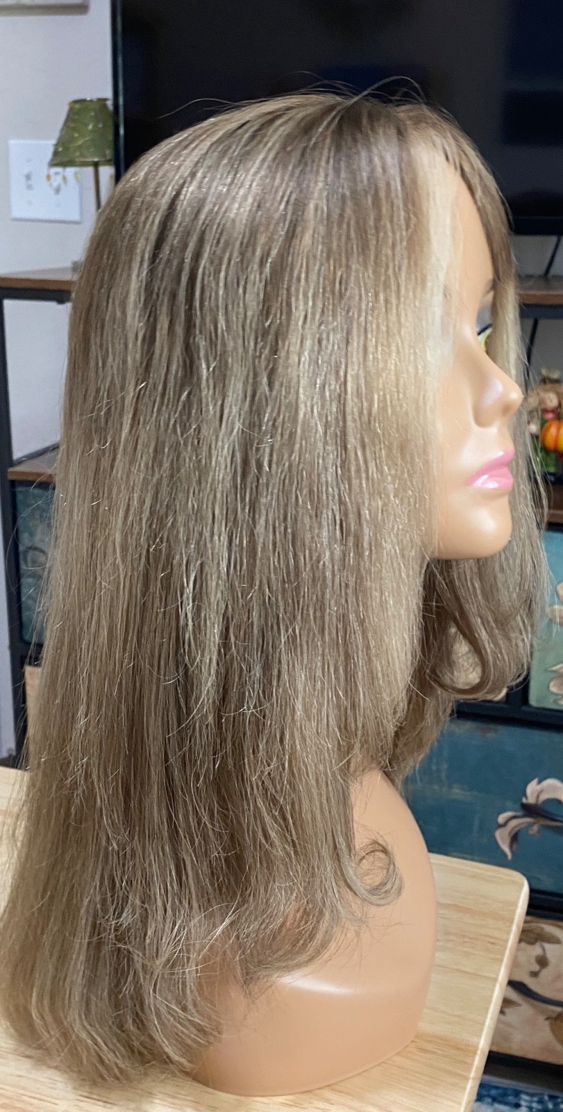 PREOWNED WIGSHE CUSTOM COLOR BROWN BLONDE HUMAN HAIR WIG . SIZE SMALL