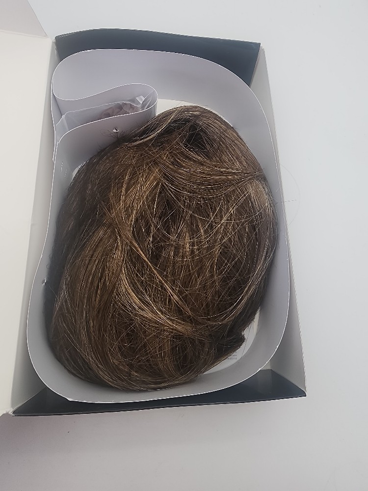 Toni Brattin Whisper Wig Brown Blonde – Razor Cut Bob Collar Length