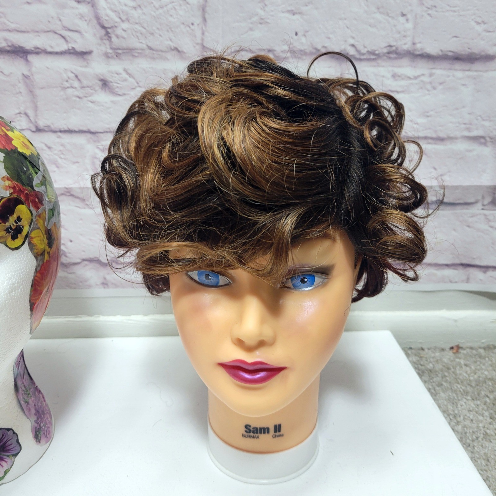 Lot 23 Pre-Owned Mixed Wigs Short Black Brunette Curly Vanessa Foxy Silver *READ