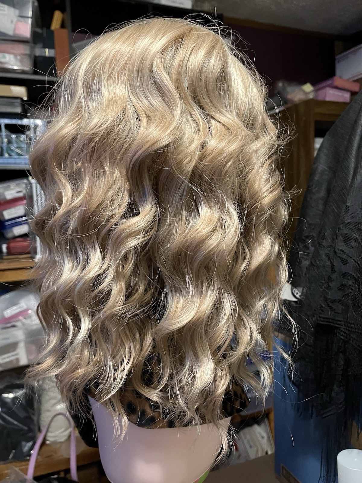 wig 17″ monofilament blond waves classic adjustable cap nwot #1600