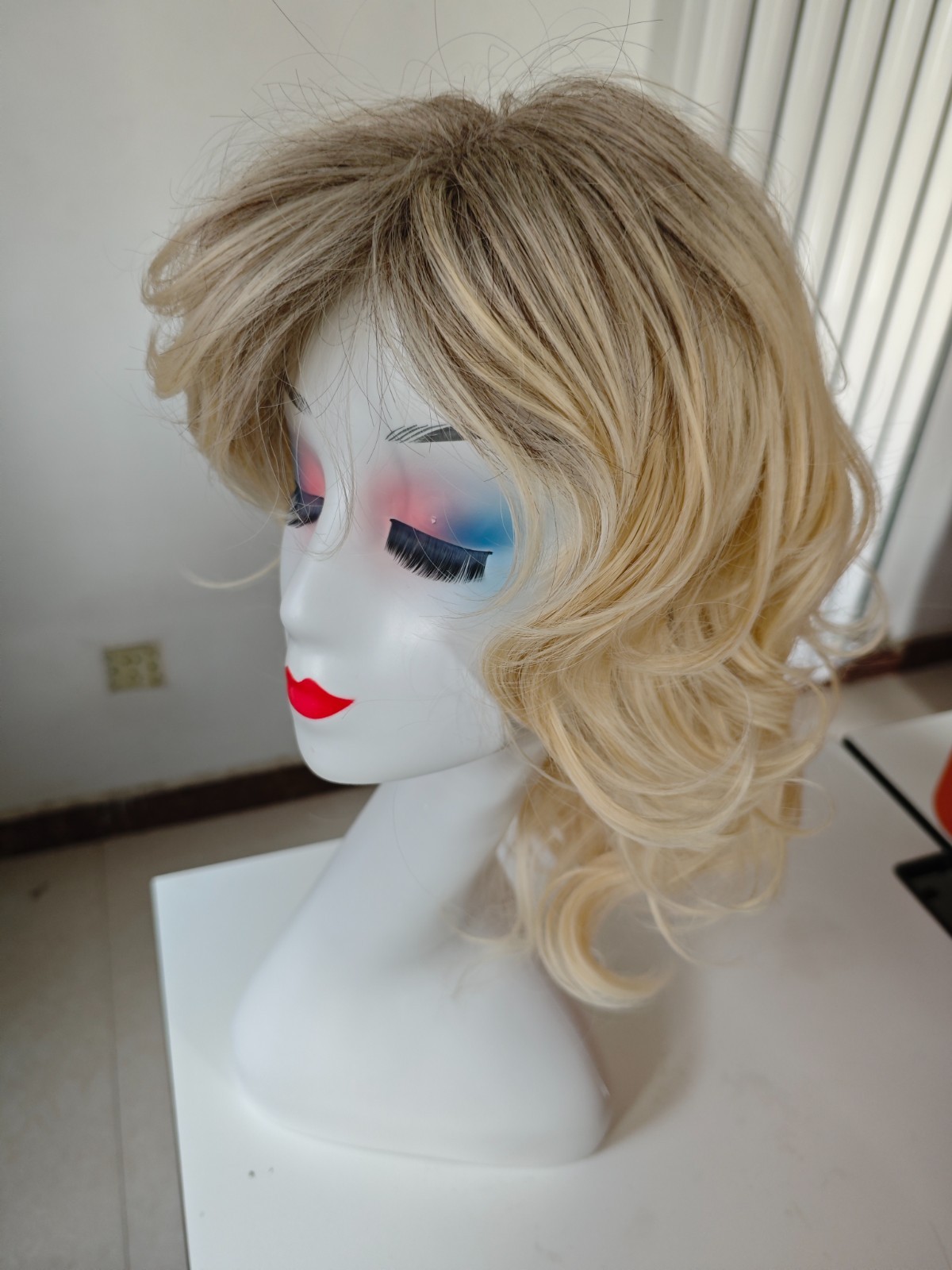 Medium Wavy Dark Roots Blonde 613 Soft Synthetic Hair Wig Women Natural Curly