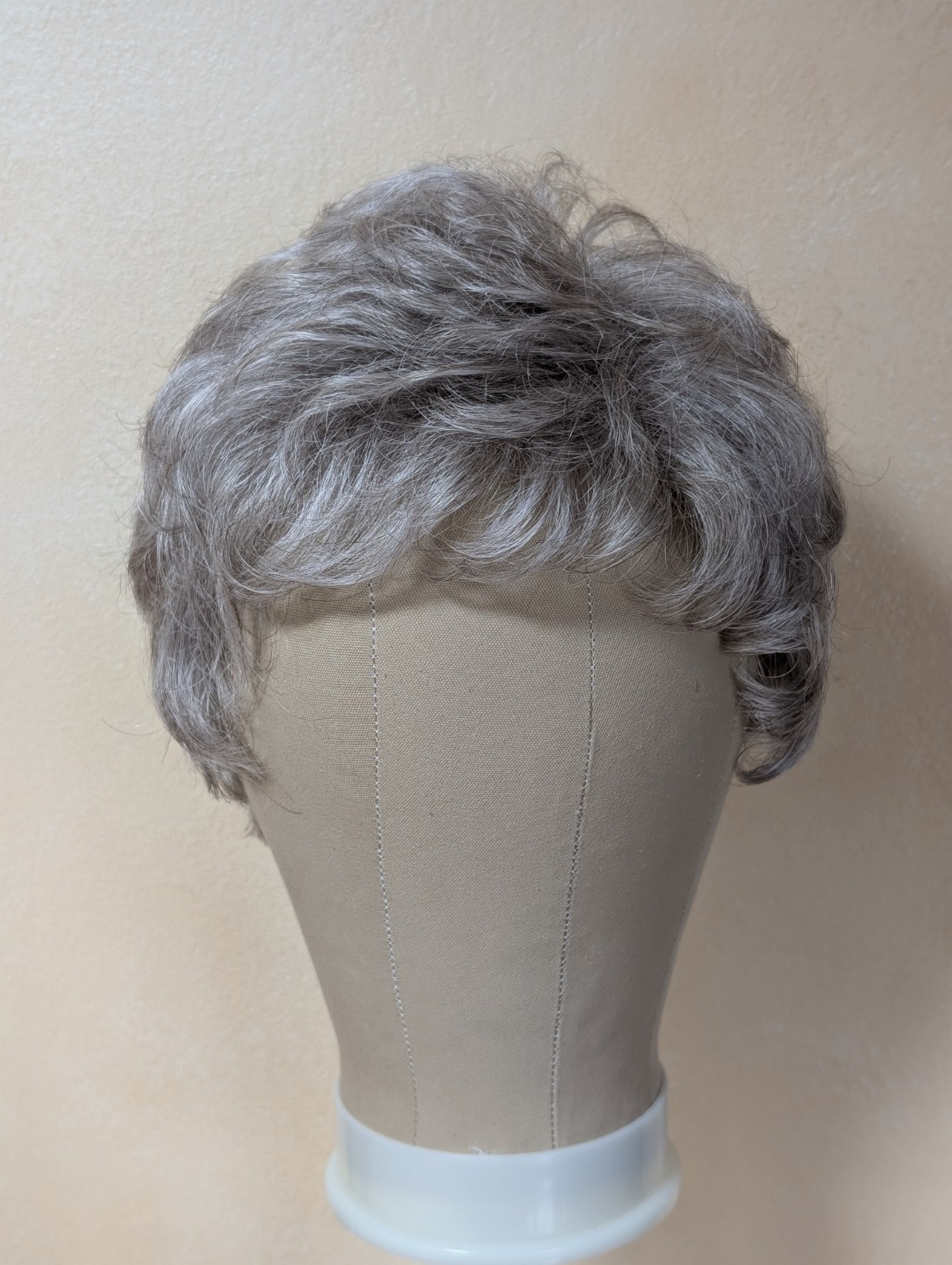 Short Wavy Pixie Wig Silver Gray Ash Blonde Layered Synthetic Avg Fashion Club