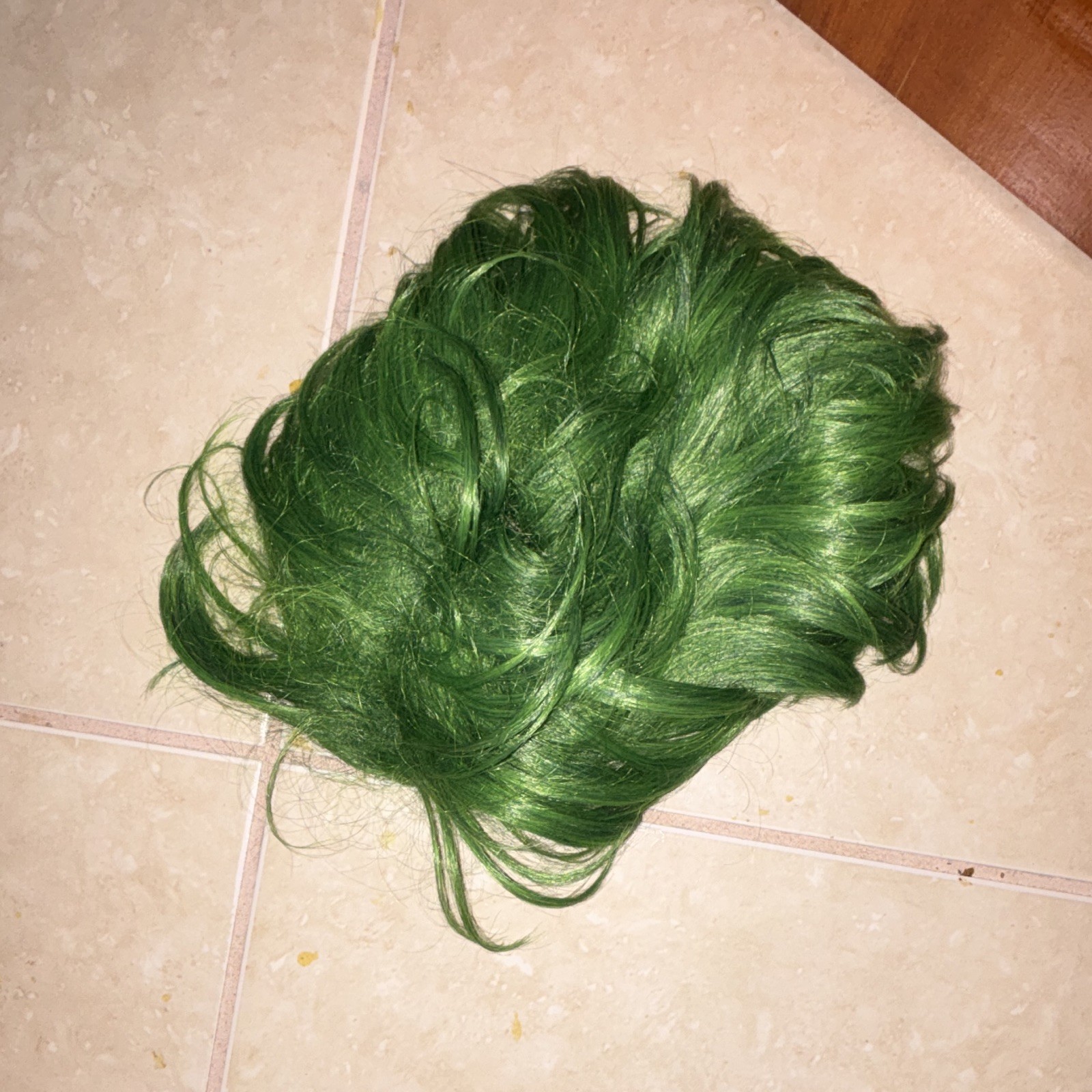 Green Short Wavy Synthetic Wig Classic Cap Free-Part Elastic Cosplay Unisex