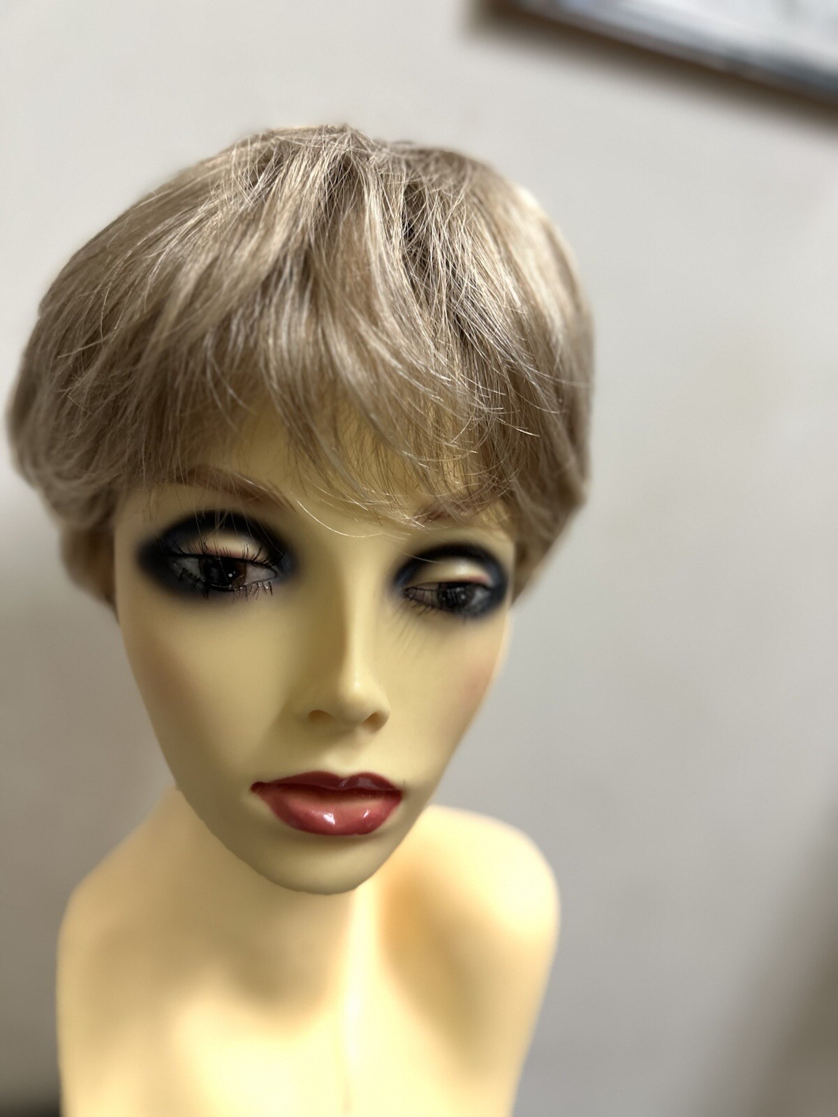 SIMPLY CLASSIC WIG-GABOR-GL16/27SS BUTR BISCUIT-Short Boy cut easy to wear+Style