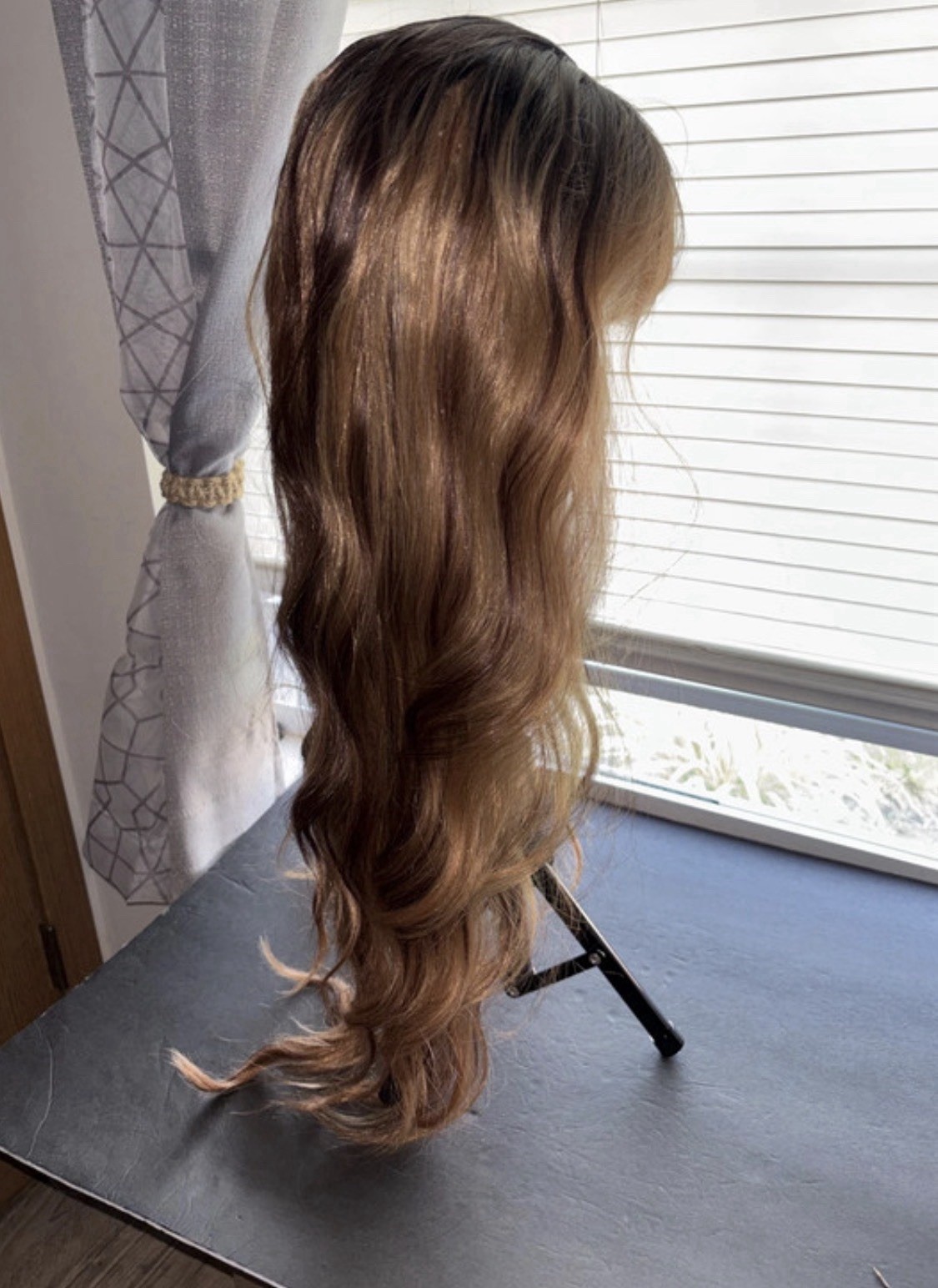 Lady Grayy 28” long wavy synthetic blend wig