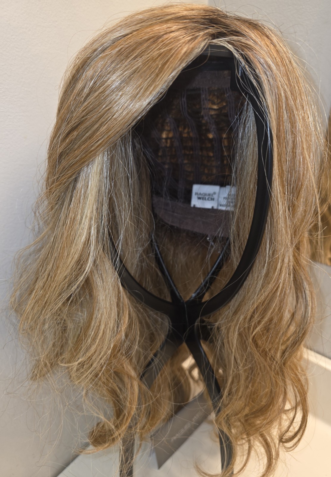 Raquel Welch Day To Date Wavy Synthetic Wig SS Wheat Medium Classic Cap Layered
