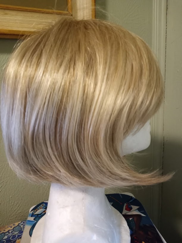 Estetica R25LF123 A-Line Bob Golden Blonde Wig w/ Stretch cap (68)