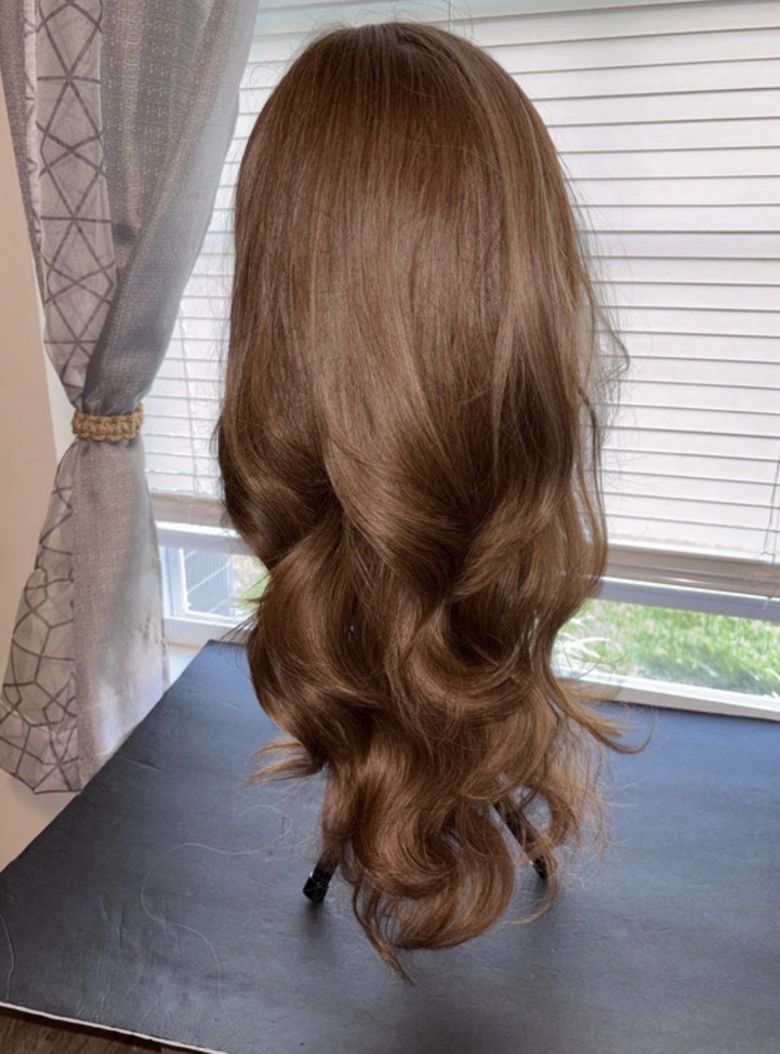 Lady Grayy 24” blonde, honey, brown highlighted wig