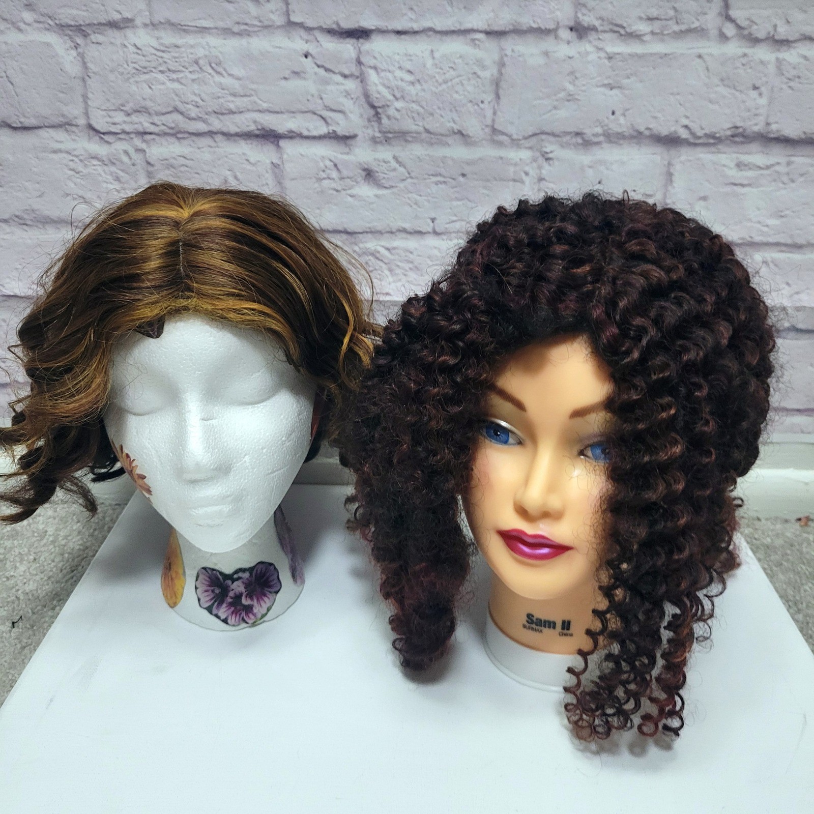 Lot 23 Pre-Owned Mixed Wigs Short Black Brunette Curly Vanessa Foxy Silver *READ