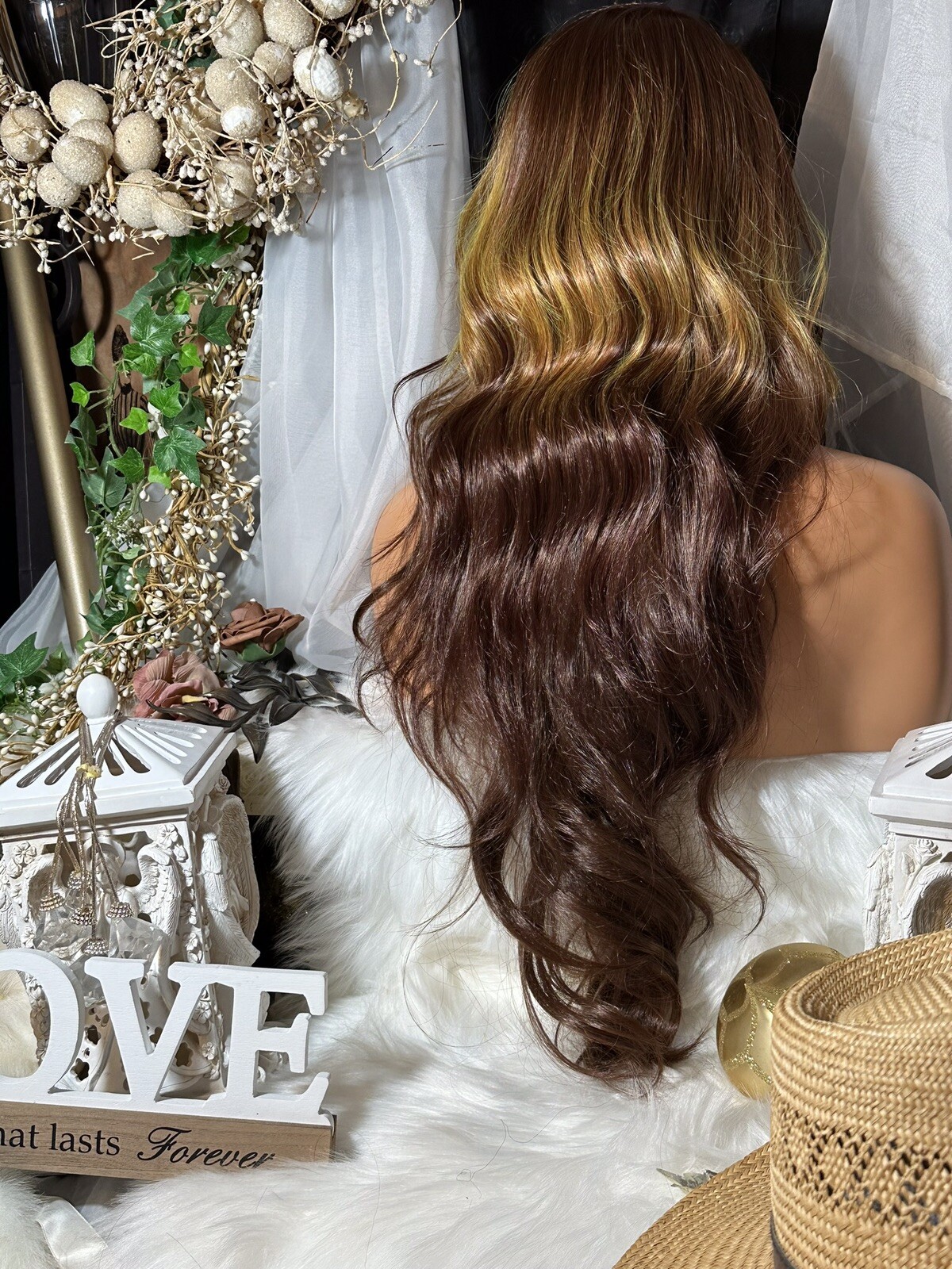 STUNNING! 30” LONG, BURGUNDY W/GOLD FF , WHOLE LACE TOP, FREE PART WIG💋