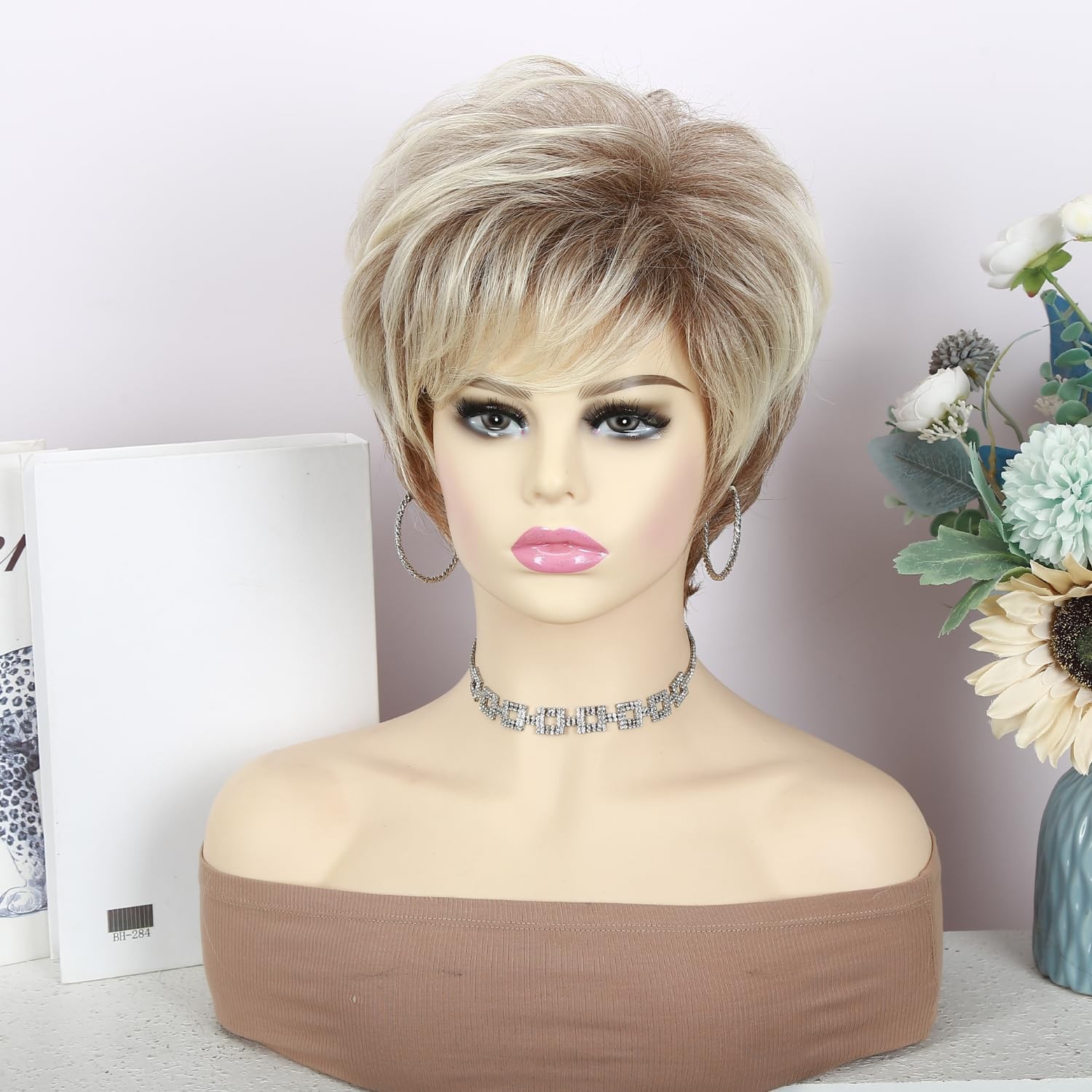 Short Blonde Pixie Cut Wig for White Women, Layered Ombre Blonde Synthetic Wi…