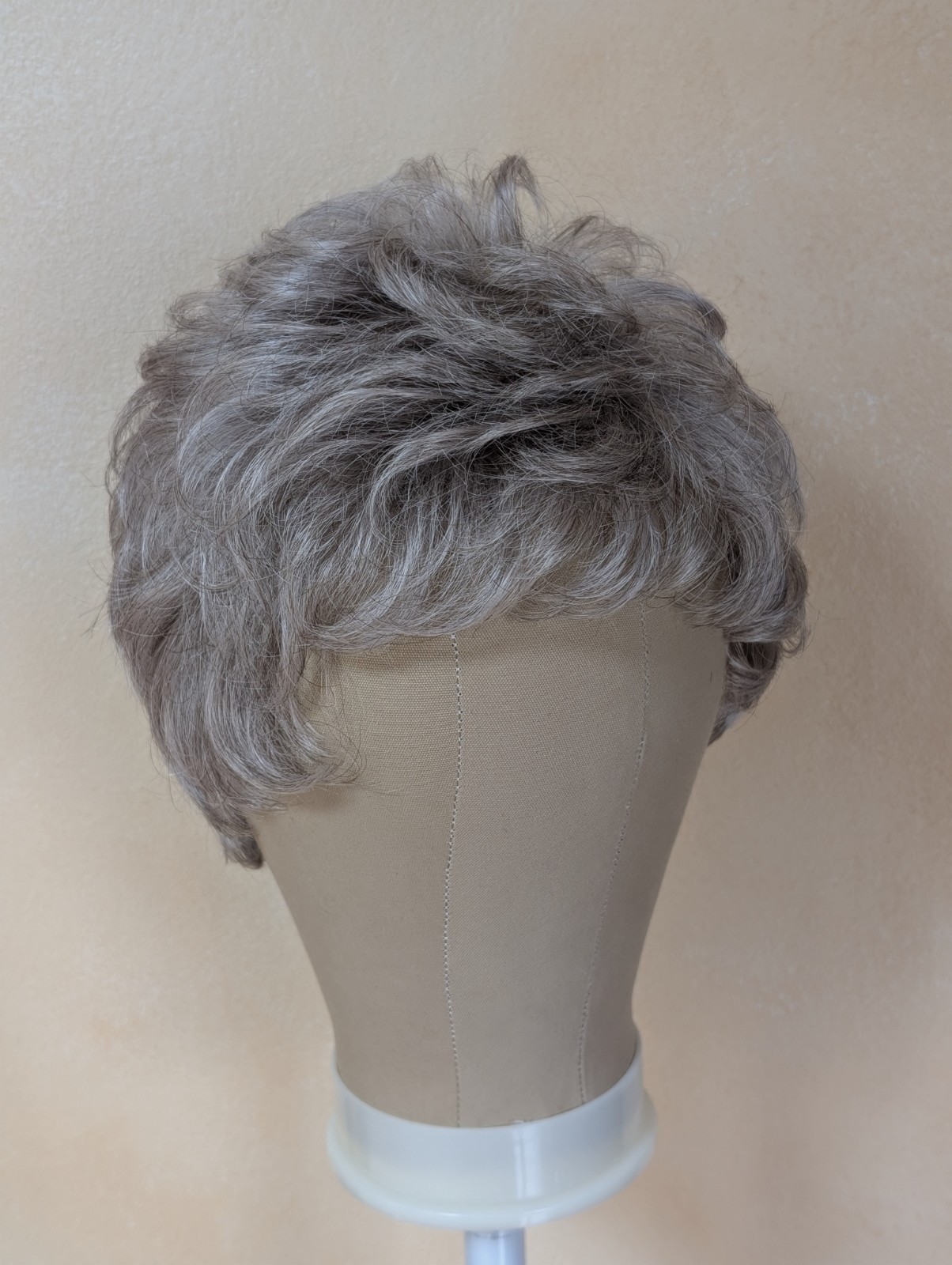 Short Wavy Pixie Wig Silver Gray Ash Blonde Layered Synthetic Avg Fashion Club