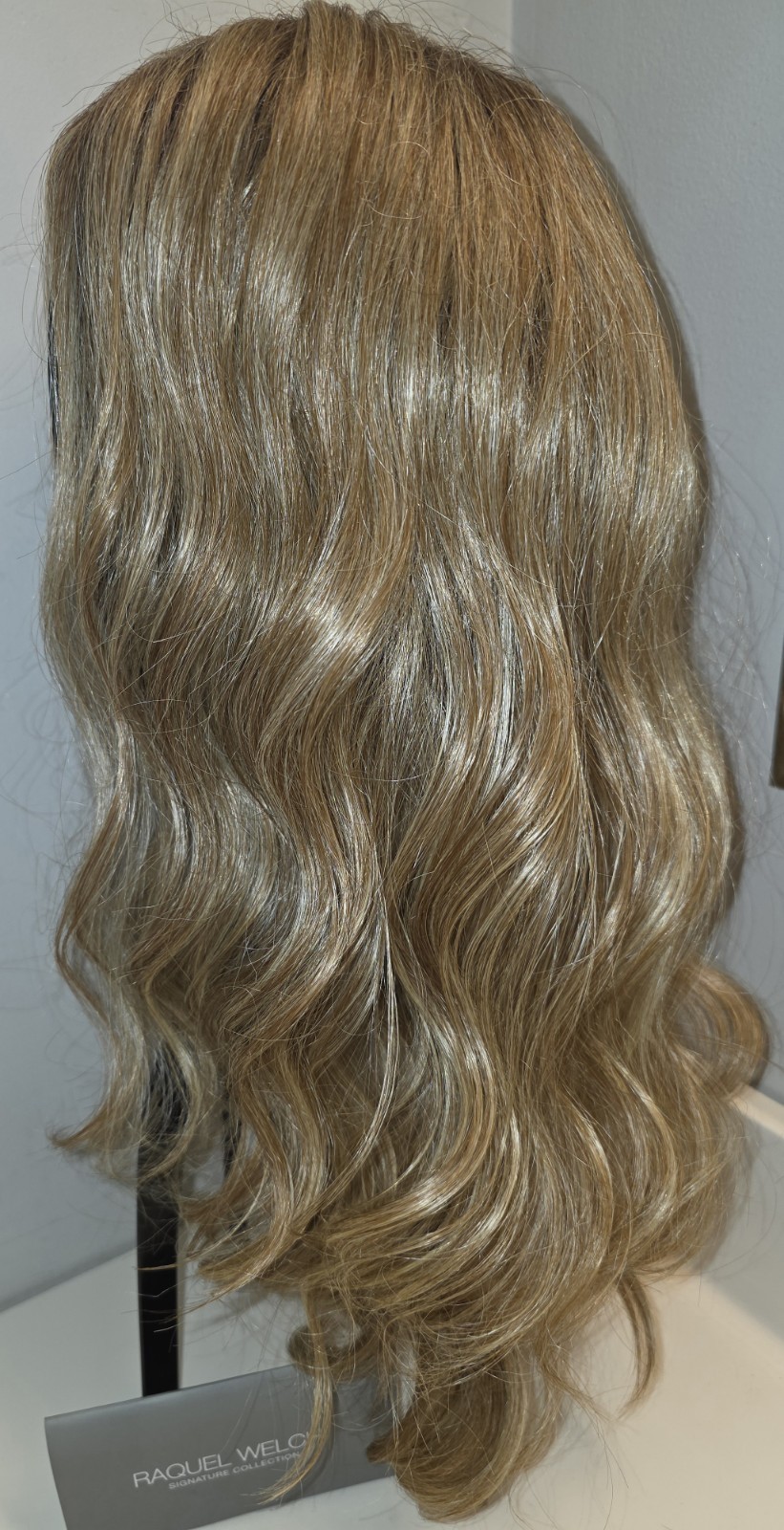 Raquel Welch Day To Date Wavy Synthetic Wig SS Wheat Medium Classic Cap Layered
