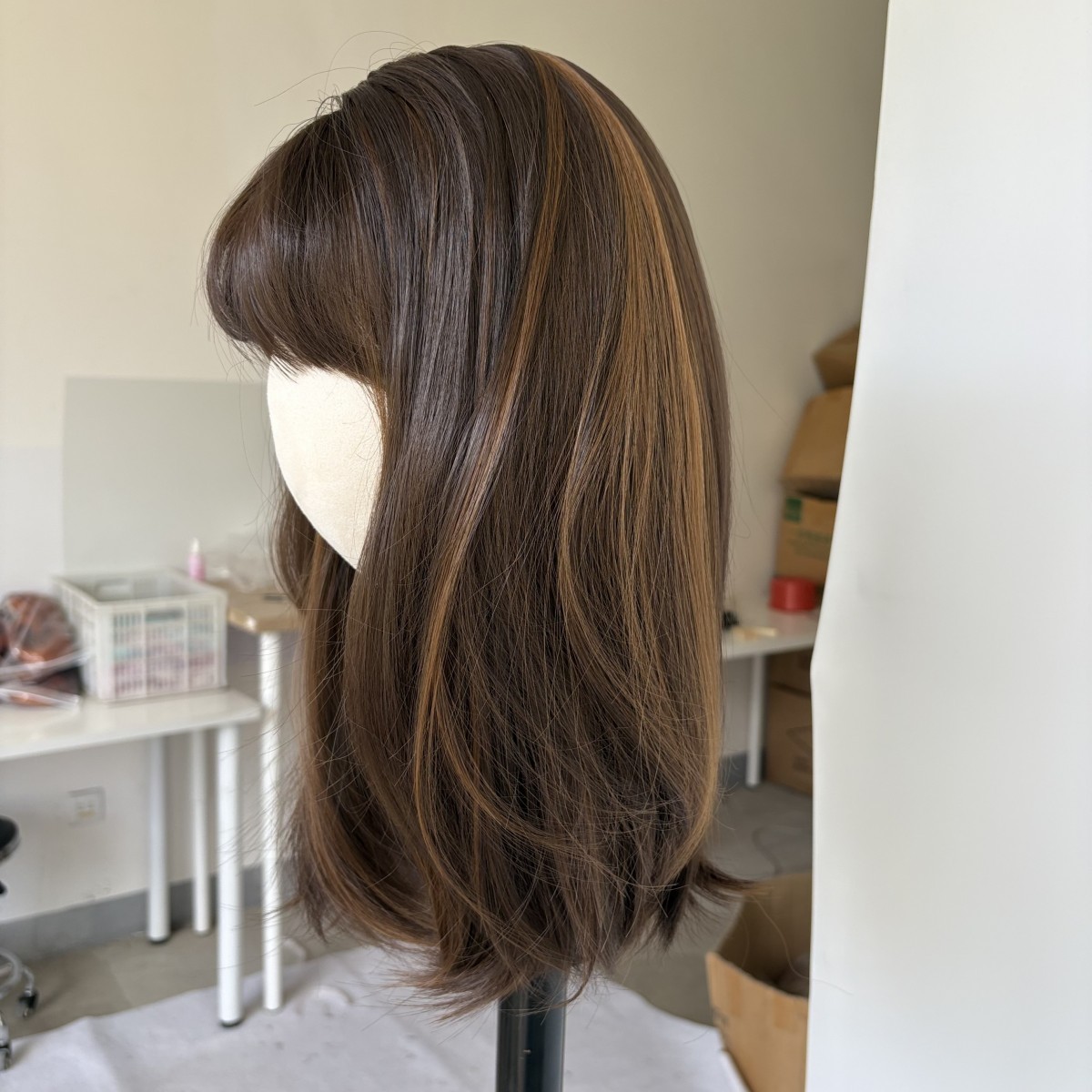 Layered Synthetic Hair Mixed Brown Short Straight Dress Up Wigs With Bangs