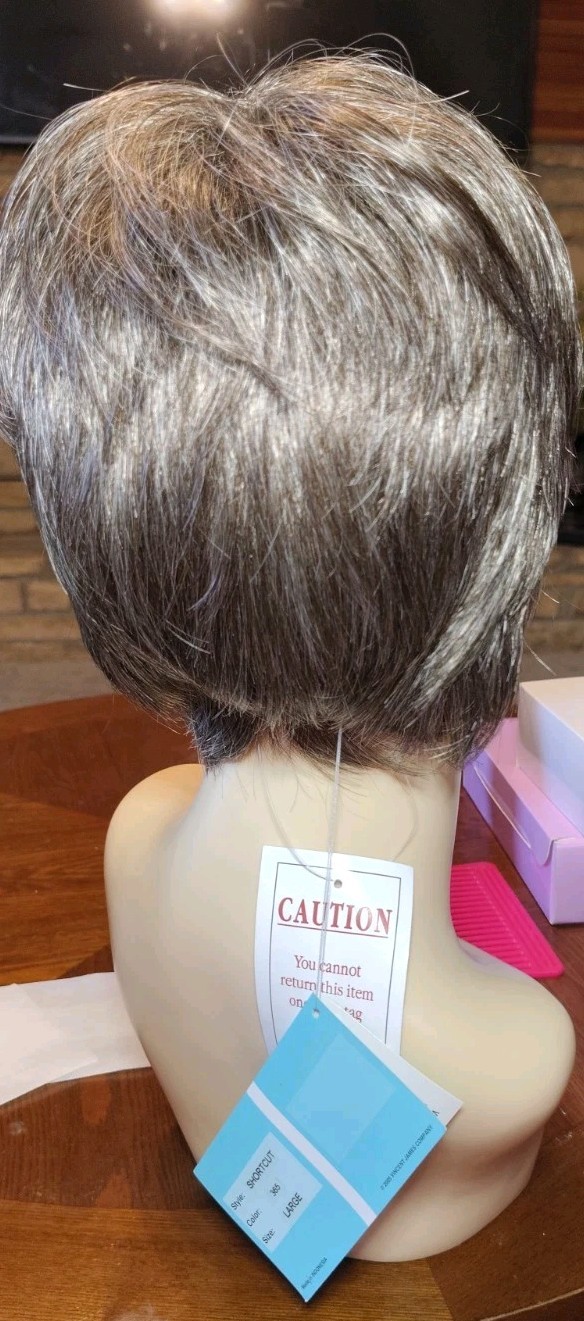 TWC Fashion Club Shortcut Wig Color 365 Dark Blonde Frost NIB Large.
