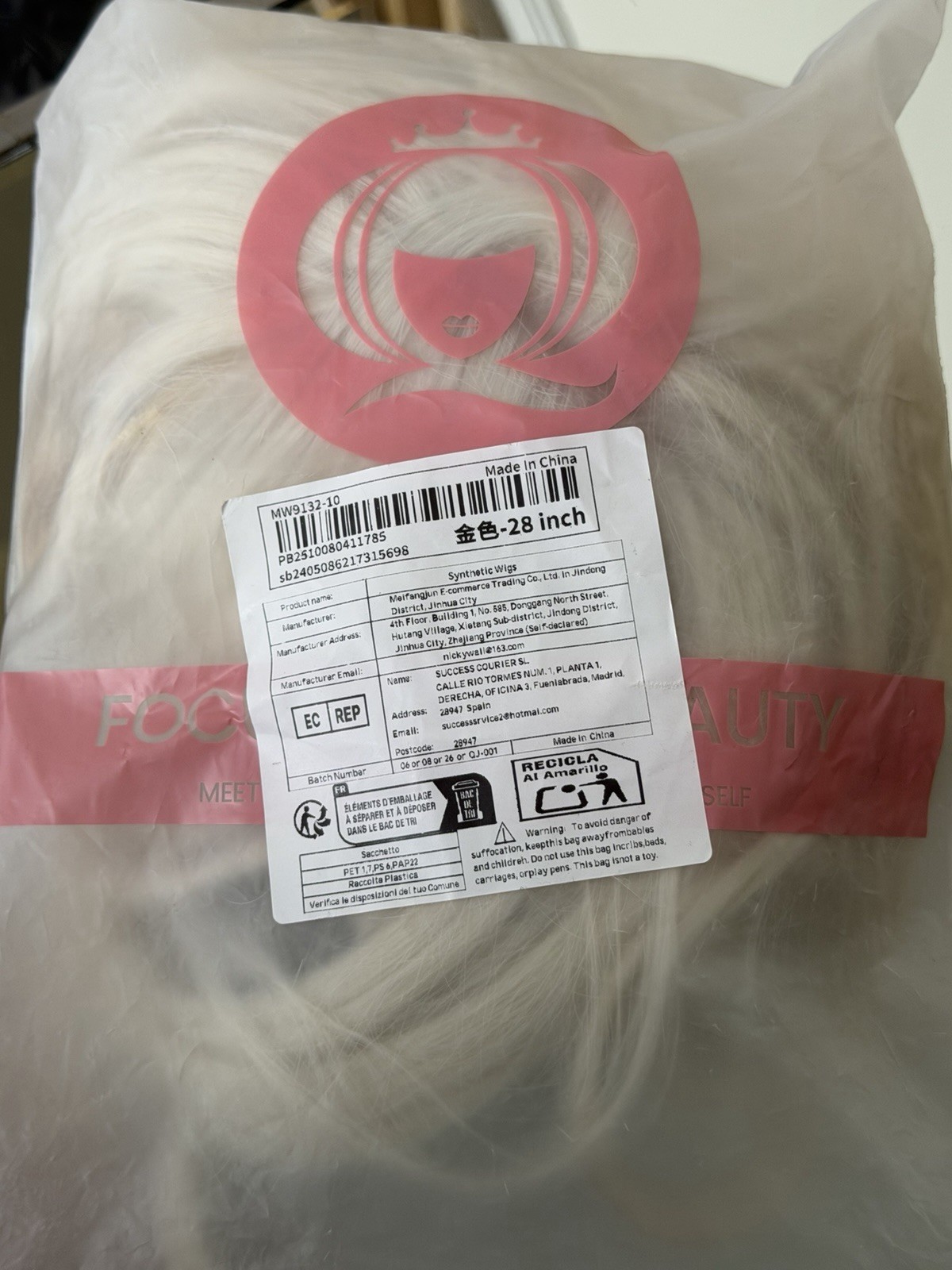 Focus Queen Beauty 26 in Platinum Blond Synthetic Wig Classic Cap Middle-Part