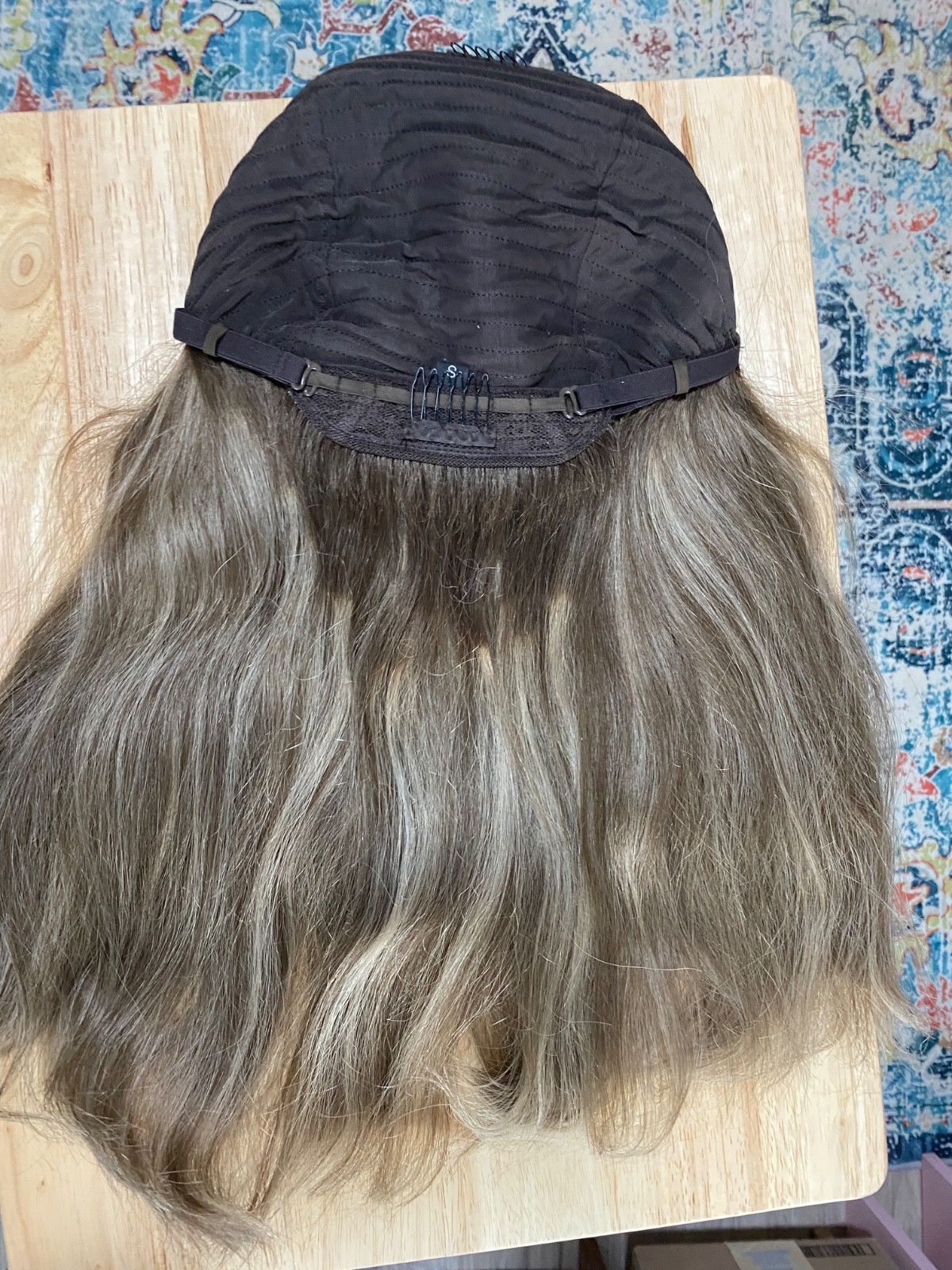 PREOWNED WIGSHE CUSTOM COLOR BROWN BLONDE HUMAN HAIR WIG . SIZE SMALL